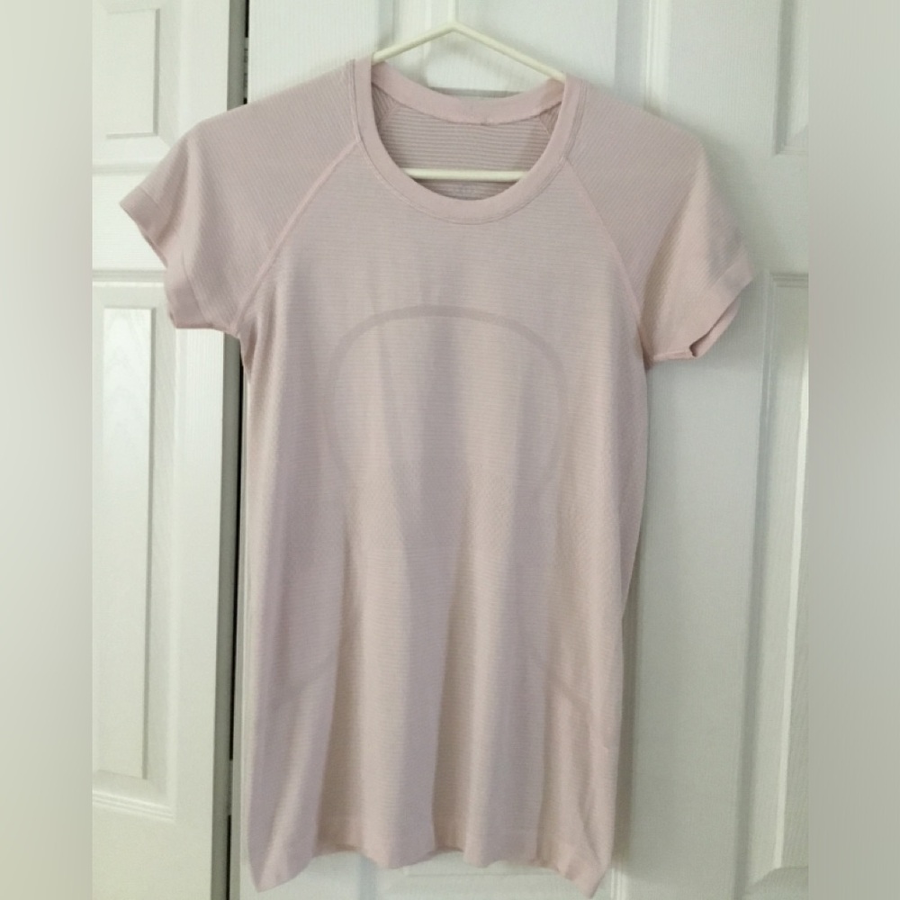 LuLuLemon light pink tee